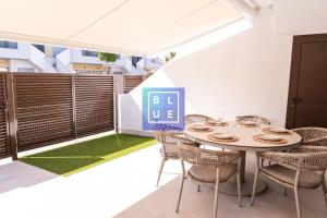 BS-004 Modern Ground-Floor Apartment near the Beach & Pool by BLUE STAYS