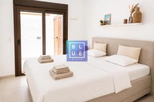 BS-004 Modern Ground-Floor Apartment near the Beach & Pool by BLUE STAYS