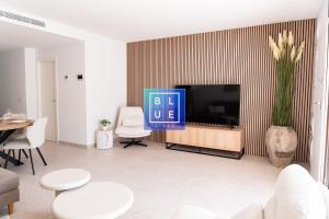 BS-004 Modern Ground-Floor Apartment near the Beach & Pool by BLUE STAYS