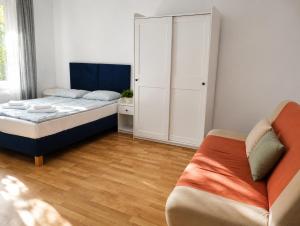LILY APART - Ideal for groups and families near train station