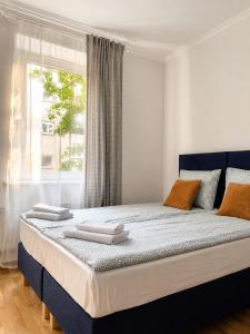 LILY APART - Ideal for groups and families near train station