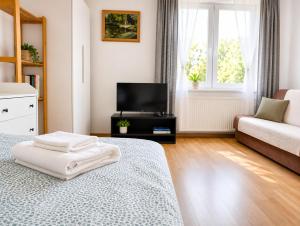 LILY APART - Ideal for groups and families near train station