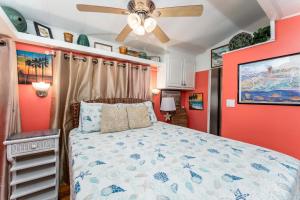 Charming 1BR Waterfront with Private Patio