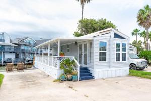 Charming 1BR Waterfront with Private Patio