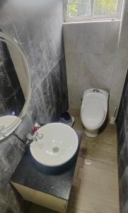 Casa Vacacional en Caluma con Piscina y Jacuzzi