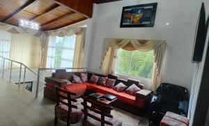Casa Vacacional en Caluma con Piscina y Jacuzzi