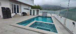 Casa Vacacional en Caluma con Piscina y Jacuzzi