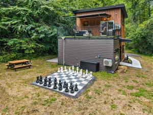 Rooftop Hot tub Pickleball Pool table