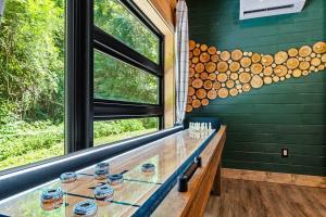 Rooftop Hot tub Pickleball Pool table