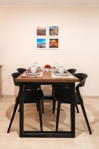 1BR Premium con Luz Natural · Larco · AC · 24h