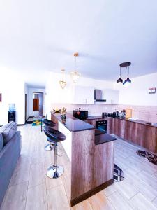 305 AMBER RESIDENCE - Rooftop pool, Gym, Playground, Parking and 24hr Security
