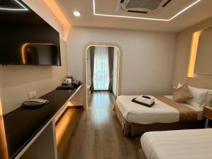 Bed By City Hotel