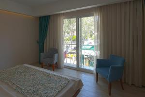 Dedeminn Marina Hotel