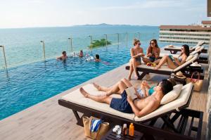 Avatara Beachfront - Best Rooftop Pool & Ocean Views