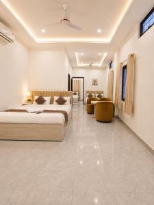 Hotel SH Mohan Plaza