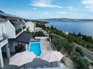 Luxury Apartment with heated pool in Starigrad