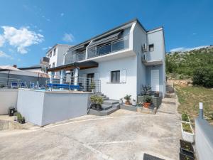Luxury Apartment with heated pool in Starigrad