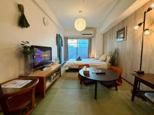 ZenAbode穏 Calming room with warmth of wood