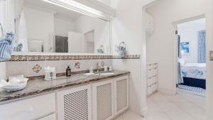 Steps from the Sea with a Plunge Pool - Chanel No. 5