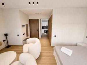 The Premium Kalamaria Suite - Metro & Promenade