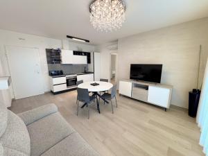Nember Sea Houses 31 family apartment