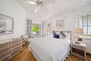 Beachfront Villa with Plunge Pool - Waverly One