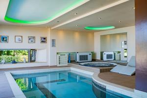 Lux villa with SPA & Tennis field