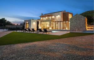 Gorgeous Home In Dubrava Kod Sibenika With Sauna
