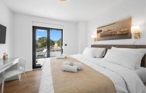 Gorgeous Home In Dubrava Kod Sibenika With Sauna