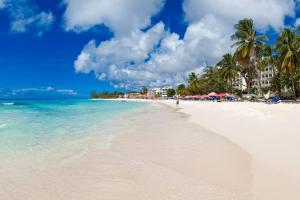 Modern Beachfront Condo with Pool - Sapphire 118