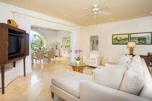 Beachfront Caribbean Elegance - Schooner Bay 205