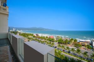 Sea Front Apartment & Spa Da Nang