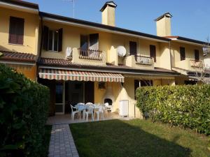 Nice villa in Porto Santa Margherita with garden