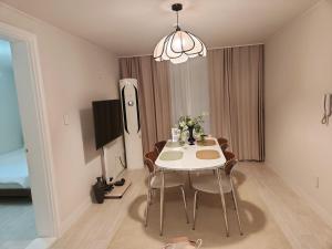 Gyeol Stay #1-minute walk from Jeongneung Station#5-minute walk from the airport bus stop#Check-out at 1 pm#Luggage storage