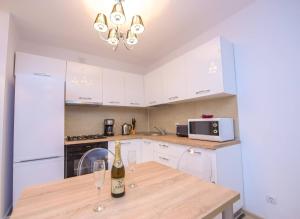 Privilege Apartment - 2 Bedrooms - 5 Guests - Cismigiu Gardens