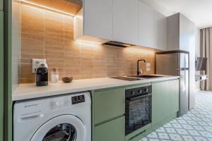 Riviera View 2BR Apartment in Drymades by PikHost