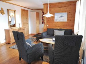 Family Cabin with Sauna Parking & Patio