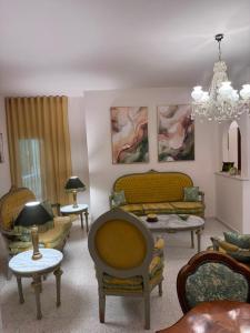 La Couronne des Oliviers Charm and Elegance