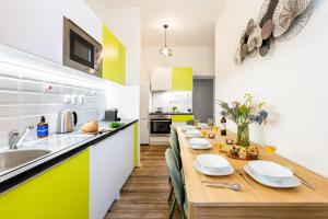 Prague Days - Spacious Apartments with Workspaces in Top Location