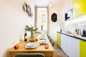 Prague Days - Spacious Apartments with Workspaces in Top Location