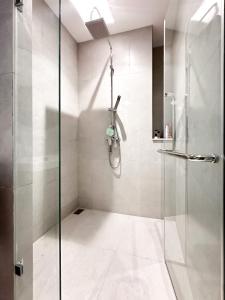 Title Serenity 3-Bedroom Suite with Balcony by TVC SRB5708