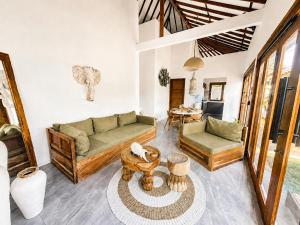 Canggu Private Pool-6 Min to FINNS & Berawa Beach