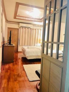Baan Bangrak Home