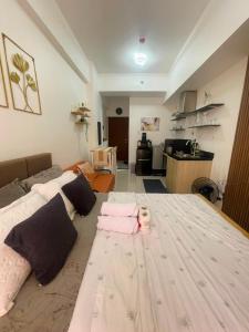 Studio Condo Staycation I The Courtyard at Scala I Taguig City