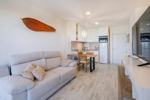 White Studio - Garden & Sea View
