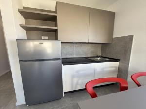 Newly renovated apartment 50m from the beach