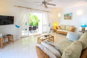 Short Walk to Beach and private pool relaxation - Turtle View 5