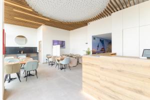 HQ Arena Hotel
