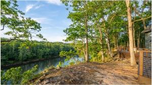 Exclusive Wooded Chalet w Magnificent River Views