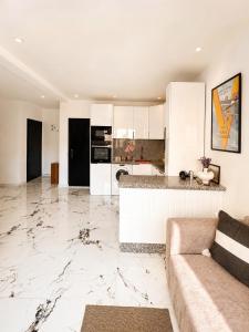 9 - Modern apartment near Carre Eden